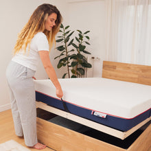 Charger l'image dans la galerie, Sommier zoné - coffre - chêne bois massif avec tête de lit
